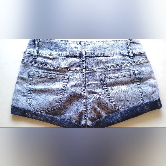OSC Bleach Splash Acid Wash Denim Cuffed Jean Shorts - Picture 3 of 3